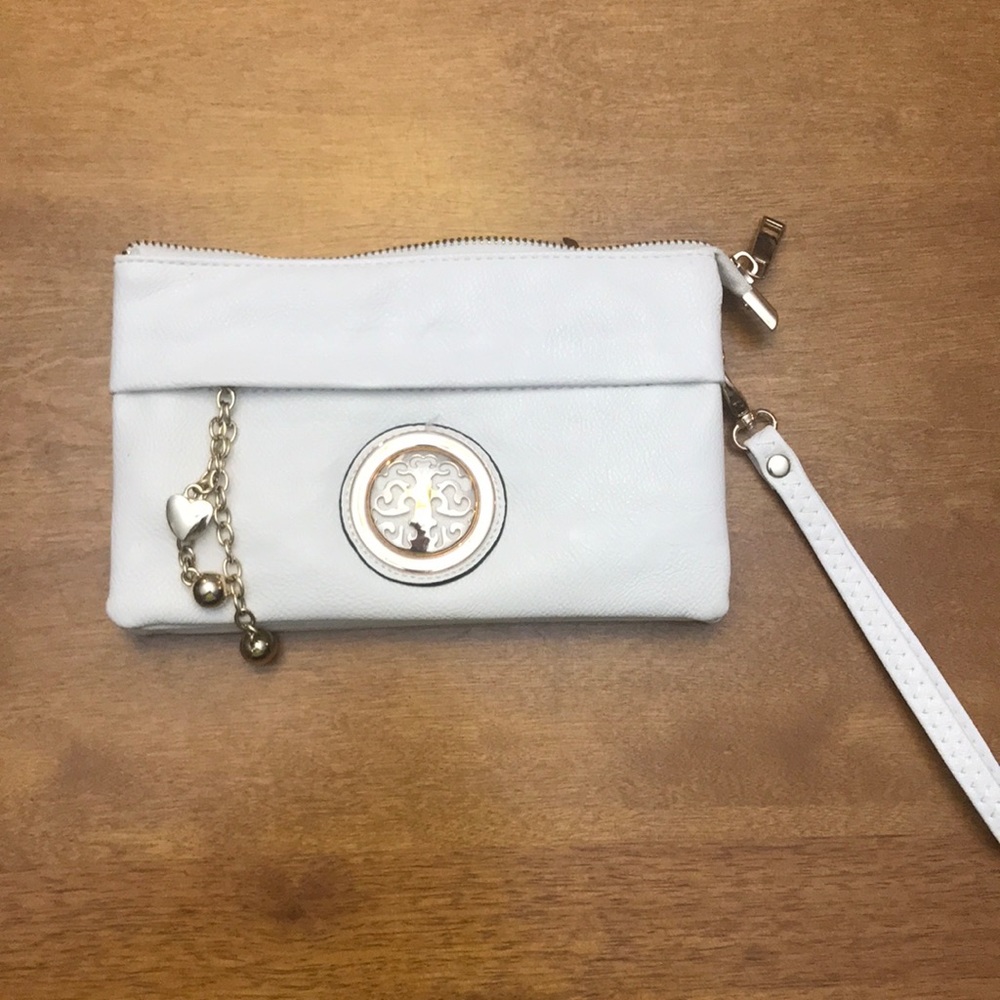 White clean crossbody/clutch faux leather Like new